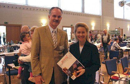 Wolfgang Schlagheck, Head of Department Youth, Family, School and Sport, City of Borken; Dr. Ursula von der Leyen, Federal Minister for Family Affairs, Senior Citizens, Women and Youth (2005 to 2009)